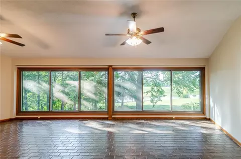 Living - 1406 N St, Atchison, KS 66002 photo 2 of 9