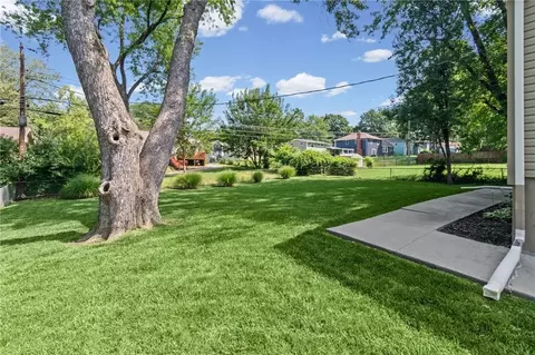 1108 NE 52nd Ter, Kansas City, MO 64118
