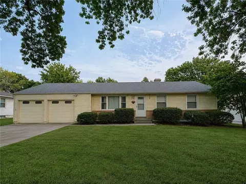 2623 Vernon St, North Kansas City, MO 64116