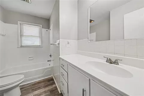 Bath - 13008 E 38th St, Independence, MO 64055 photo 2 of 3