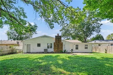 Exterior - 13008 E 38th St, Independence, MO 64055 photo 2 of 2