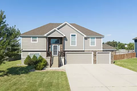 6996 141st St, Basehor, KS 66007