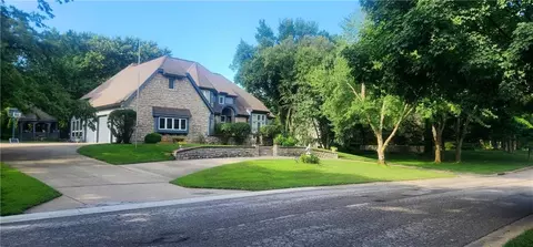 901 W 125th Ter, Kansas City, MO 64145