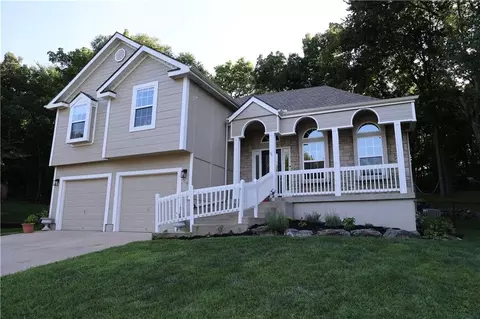 510 SW Foot Hill Dr, Grain Valley, MO 64029