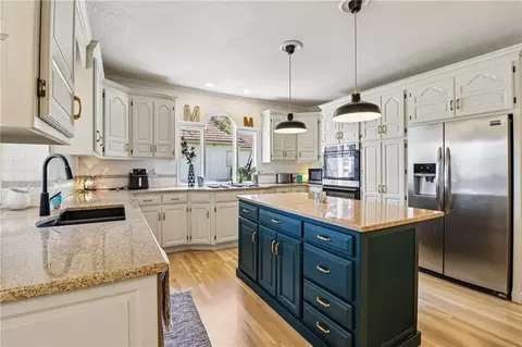 Kitchen - 504 NE Rushbrook Dr, Lees Summit, MO 64064 photo 1 of 6