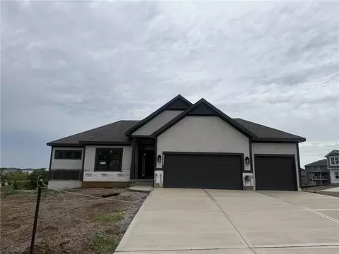 10417 N Highland Pl, Kansas City, MO 64155