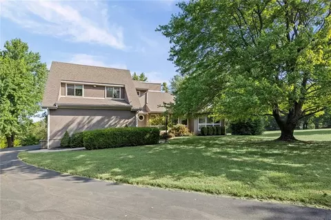 25050 W 129th Ter, Olathe, KS 66061