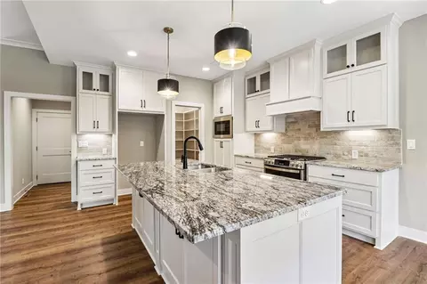 Kitchen - 12215 S Eagle Crest Dr, Lees Summit, MO 64086 photo 3 of 4