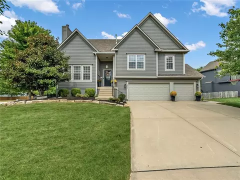 2310 W Layton Dr, Olathe, KS 66061