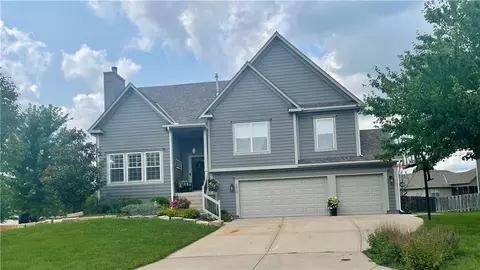 2310 W Layton Dr, Olathe, KS 66061
