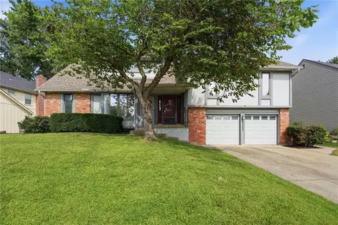 9332 W 116th Ter, Overland Park, KS 66210