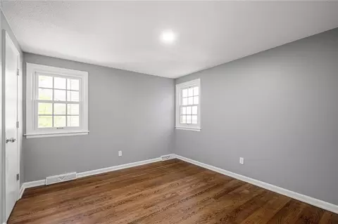 Bedroom - 7106 E 127th St, Grandview, MO 64030 photo 3 of 6