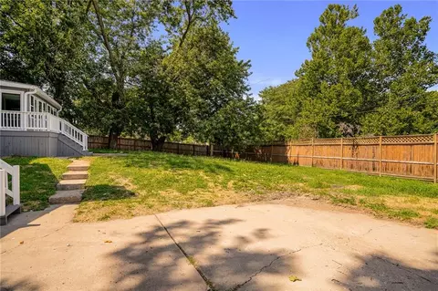 Exterior - 7106 E 127th St, Grandview, MO 64030 photo 6 of 6