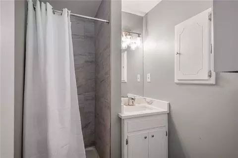 Bath - 7106 E 127th St, Grandview, MO 64030 photo 2 of 2