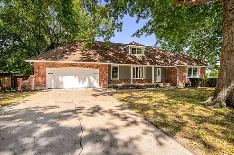 Exterior - 7106 E 127th St, Grandview, MO 64030 photo 2 of 6