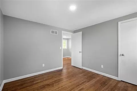 Bedroom - 7106 E 127th St, Grandview, MO 64030 photo 4 of 6