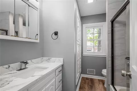 Bath - 7106 E 127th St, Grandview, MO 64030 photo 1 of 2