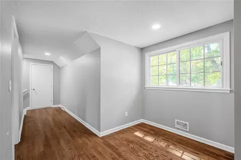 Entry Way - 7106 E 127th St, Grandview, MO 64030 photo 1 of 2