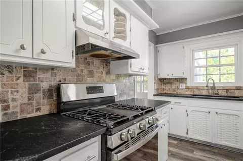 Kitchen - 7106 E 127th St, Grandview, MO 64030 photo 2 of 2