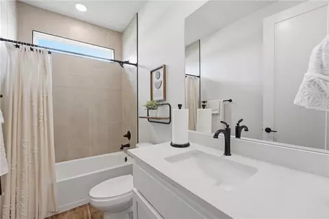 Bath - 1842 Citadel Pl, Raymore, MO 64083 photo 1 of 3