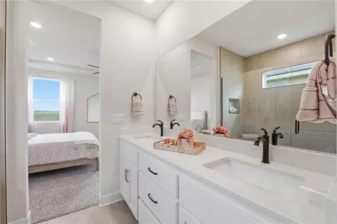 Bath - 1842 Citadel Pl, Raymore, MO 64083 photo 3 of 3