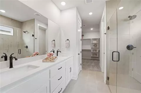 Bath - 1842 Citadel Pl, Raymore, MO 64083 photo 2 of 3