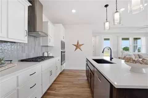 Kitchen - 1842 Citadel Pl, Raymore, MO 64083 photo 3 of 6