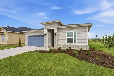 Exterior - 1842 Citadel Pl, Raymore, MO 64083 photo 3 of 5