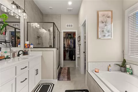 Bath - 520 SE David Rd, Lees Summit, MO 64082 photo 2 of 5