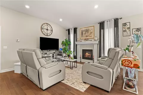 Living - 520 SE David Rd, Lees Summit, MO 64082 photo 1 of 2