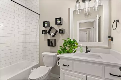 Bath - 520 SE David Rd, Lees Summit, MO 64082 photo 1 of 5