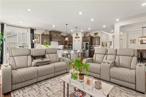 Living - 520 SE David Rd, Lees Summit, MO 64082 photo 2 of 2