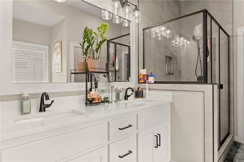 Bath - 520 SE David Rd, Lees Summit, MO 64082 photo 3 of 5