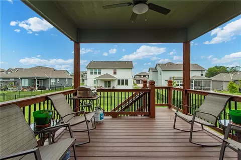 Exterior - 520 SE David Rd, Lees Summit, MO 64082 photo 9 of 9