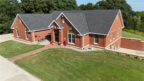 1313 SE Moore Rd, Saint Joseph, MO 64504