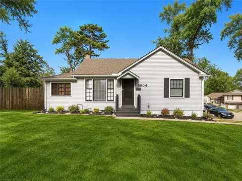 8804 W 79th St, Overland Park, KS 66204
