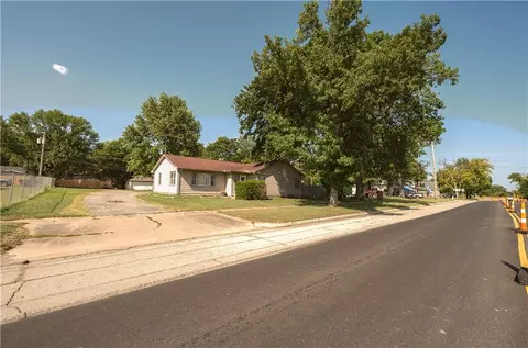 216 Main St, Neodesha, KS 66757