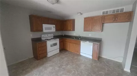 425 Hawthorne Blvd #4, Warrensburg, MO 64093 photo 4