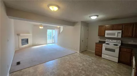 425 Hawthorne Blvd #4, Warrensburg, MO 64093 photo 2