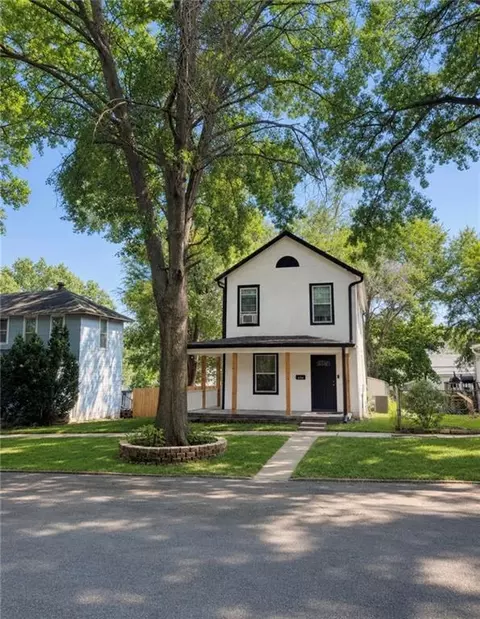 407 Olive St, Leavenworth, KS 66048
