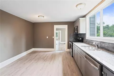Entry Way - 1314 Atchison St, Atchison, KS 66002 photo 2 of 2