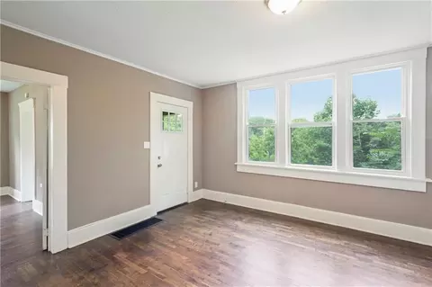 Living - 1314 Atchison St, Atchison, KS 66002 photo 2 of 5