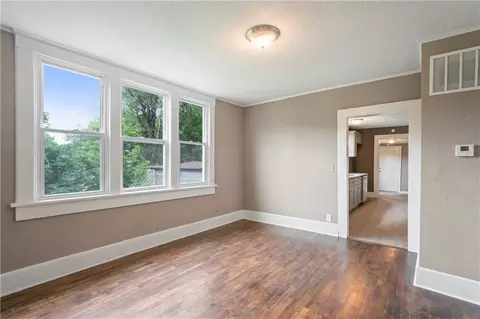 Living - 1314 Atchison St, Atchison, KS 66002 photo 3 of 5