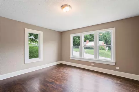 Living - 1314 Atchison St, Atchison, KS 66002 photo 1 of 5