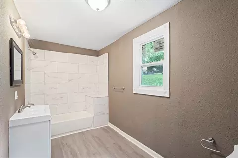 Bath - 1314 Atchison St, Atchison, KS 66002 photo 1 of 1