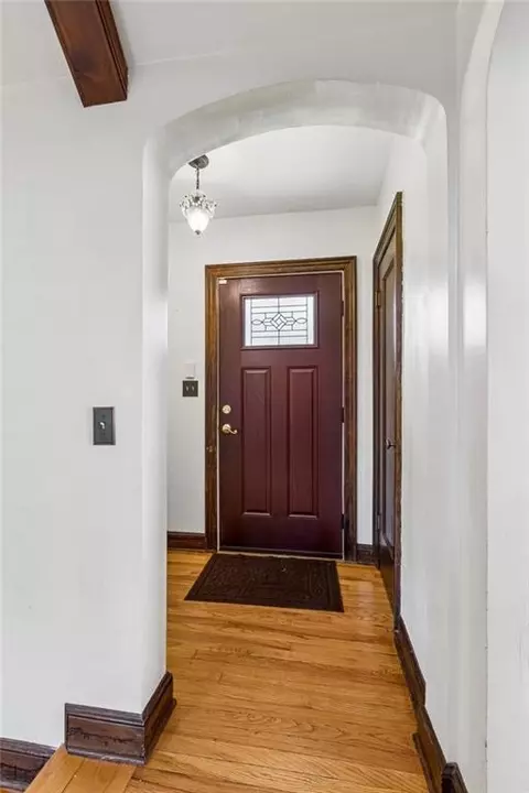 Entry Way - 734 E Manor Rd, Independence, MO 64055 photo 1 of 5