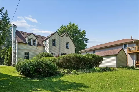 Exterior - 734 E Manor Rd, Independence, MO 64055 photo 9 of 11