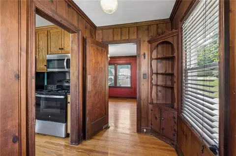 Entry Way - 734 E Manor Rd, Independence, MO 64055 photo 3 of 5