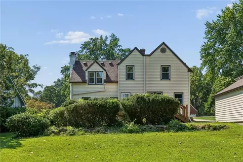 Exterior - 734 E Manor Rd, Independence, MO 64055 photo 8 of 11