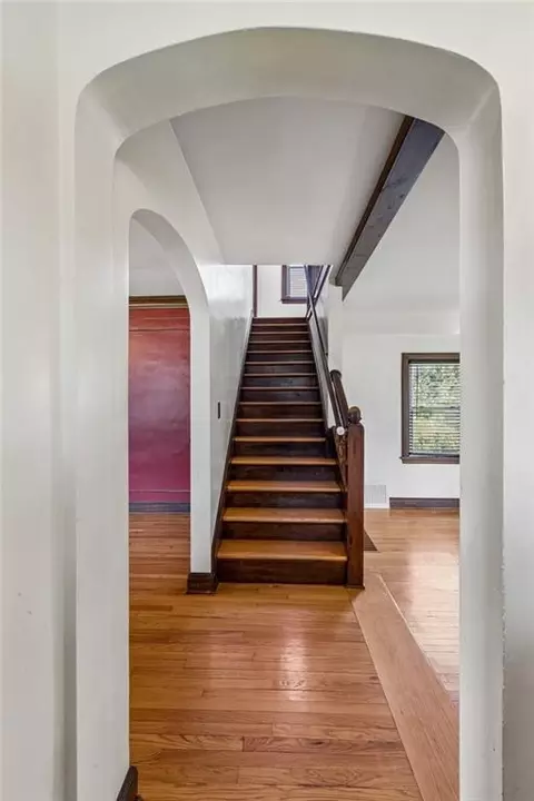 Entry Way - 734 E Manor Rd, Independence, MO 64055 photo 2 of 5